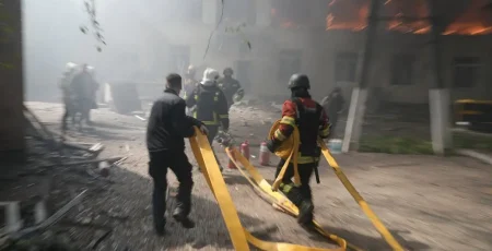 Ворог БпЛА вдарив по дитсадку в центрі Сум, у громаді внаслідок атаки загинула жінка