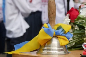 У школах Києва пролунав останній дзвінок: 19,6 тисяч випускників готуються до НМТ