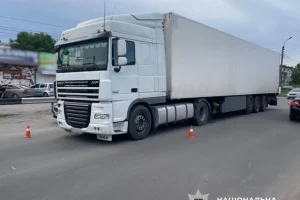 На Обухівщині вантажівка насмерть збила пенсіонерку (фото)