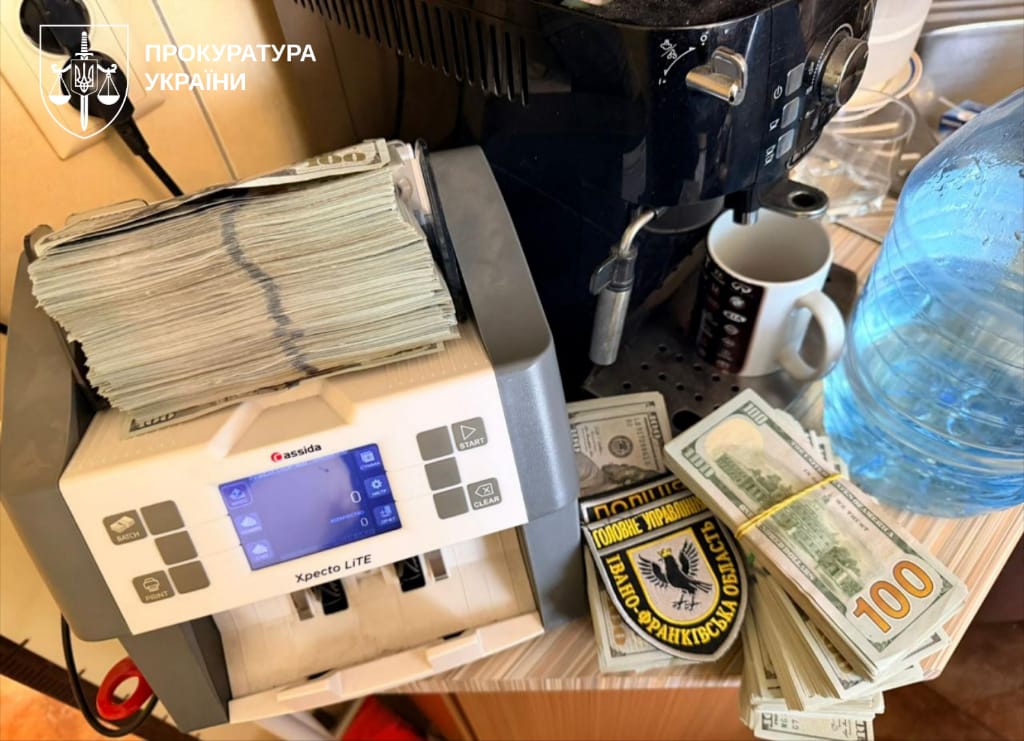 Під час обшуків у топ посадовців Нацполіції вилучено елітний автопарк з шести автомобілів
