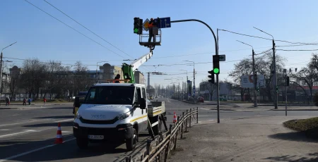 У столиці оновлюють дорожні знаки