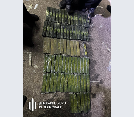 ДБР повідомило про підозру двом військовим у справі про збут пластиду (фото) ДБР повідомило про підозру двом військовим у справі про збут пластиду