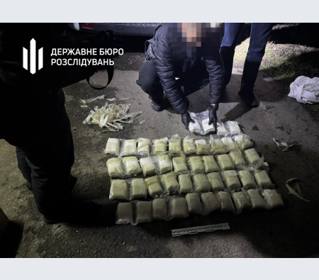 ДБР повідомило про підозру двом військовим у справі про збут пластиду
