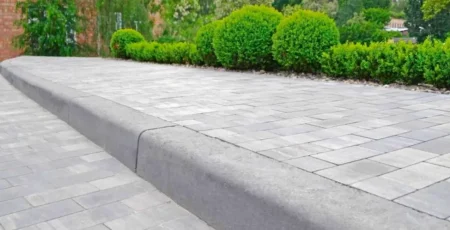 Голосіївське ШЕУ витратить 1,1 млн гривень на борти і бордюри