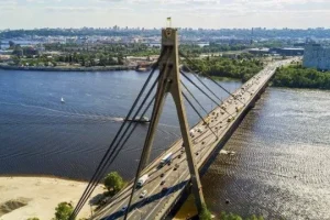 У Києві на кілька днів частково обмежать рух транспорту Північним мостом (схема)
