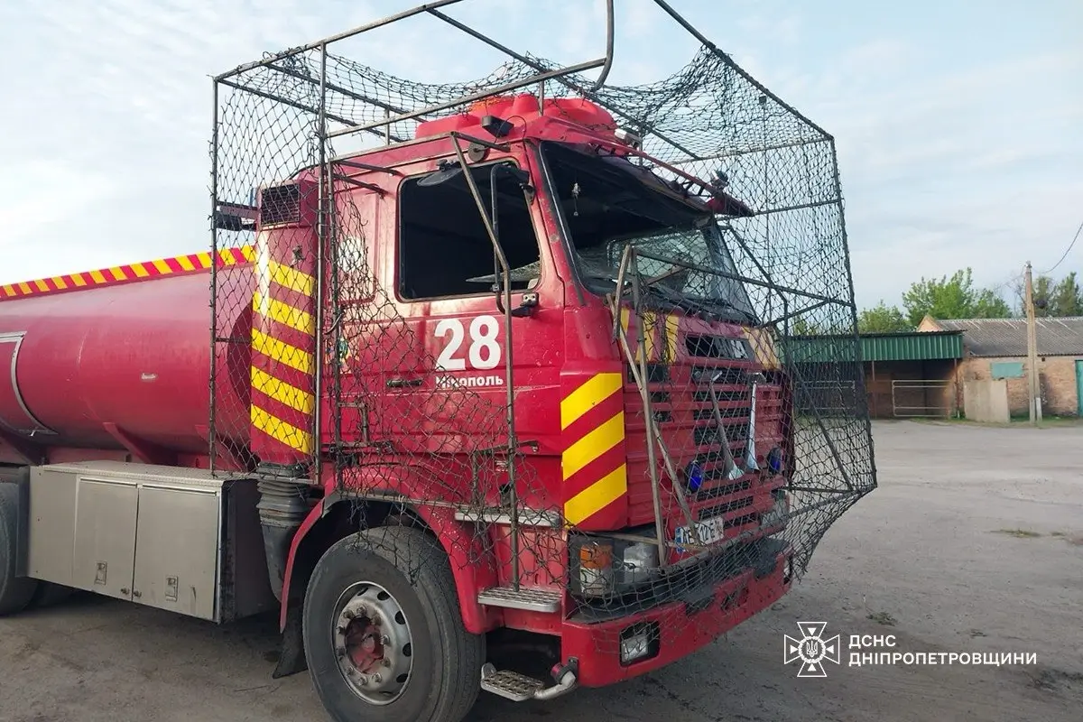 На Дніпропетровщині ворожий БпЛА атакував авто рятувальників - є поранений
