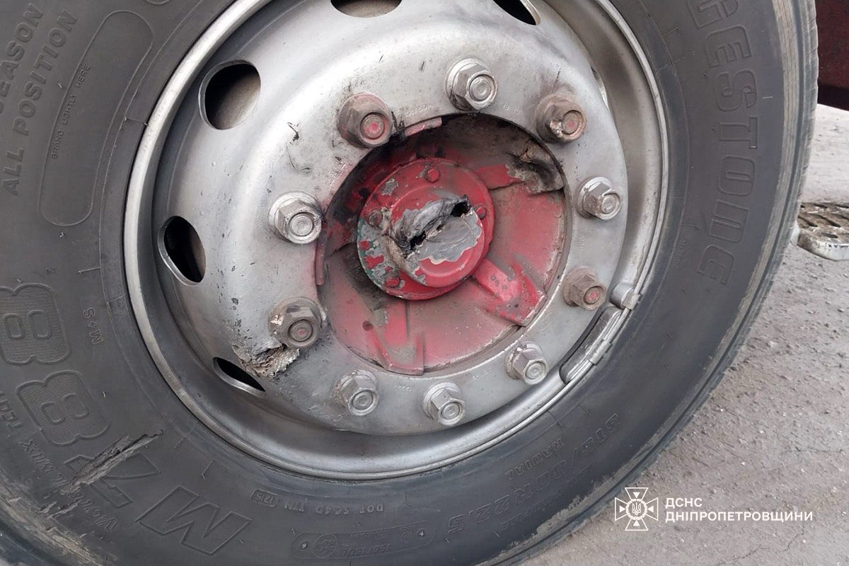 На Дніпропетровщині ворожий БпЛА атакував авто рятувальників - є поранений