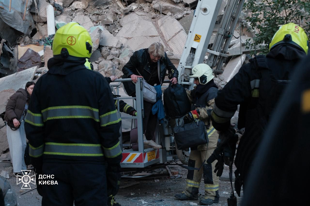 У Києві розгорнули штаби допомоги для постраждалих від нічної 14 травня ворожої атаки