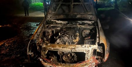 Іноземець у Києві палив цивільні авто, видаючи це російським спецслужбам за диверсії проти військових