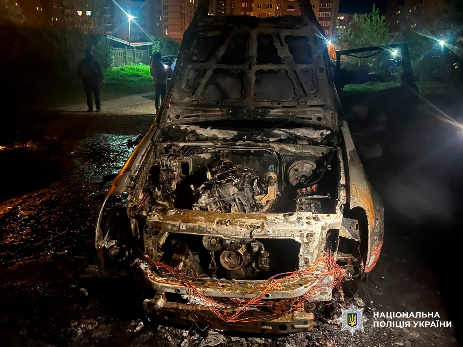 Іноземець у Києві палив цивільні авто, видаючи це російським спецслужбам за диверсії проти військових