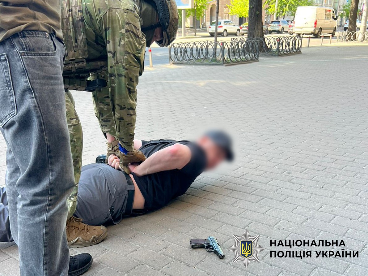 У Києві затримали наркоторговців, що збували кокаїн по всій країні (фото, відео)