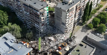 У Києві число вбитих російською атакою зросло до 2 осіб, пошуково-рятувальні роботи тривають