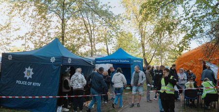 У Києві десятеро людей зникли безвісти на місці ракетного удару по багатоповерхівці на Дарниці
