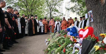 У Києві відслужили панахиду за загиблими від атаки росармії по багатоповерхівці 14 травня