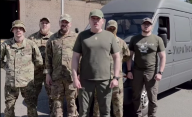 Бійці полку «Кракен» отримали від «Української команди» евакомобіль - Палатний
