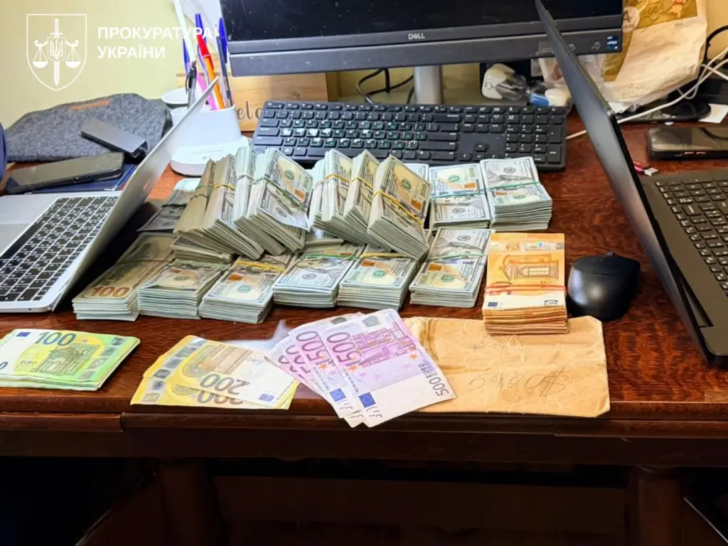 Суд взяв під варту посадовців Нацполіції, підозрюваних у кришуванні “порноофісів”