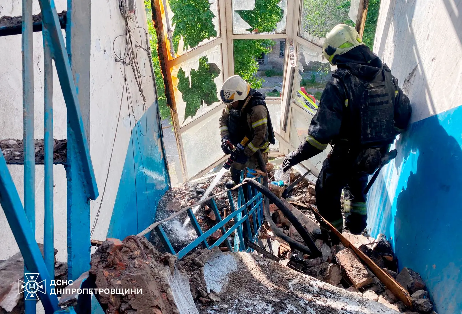 Ворог атакував БпЛА багатоповерхівки в Дніпрі: серед 15 постраждалих є дитина