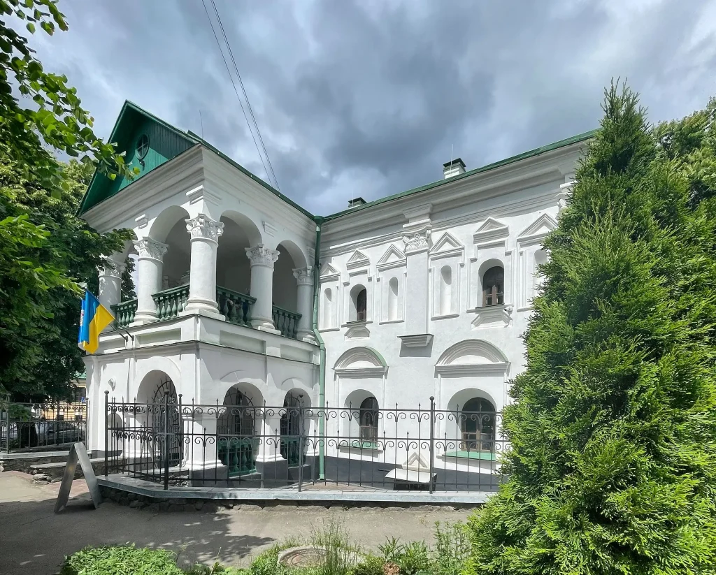 До Дня Києва на Подолі відкрився оновлений музей “Кам’яниця київського війта”