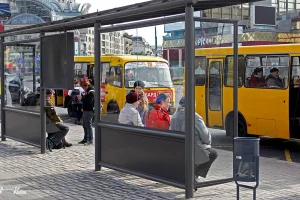 ТО електронних турнікетів на зупинках комунального транспорту Києва оцінили в 2,7 млн гривень