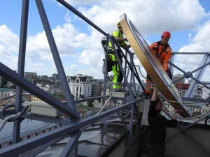 У Деснянському районі демонтують незаконну рекламу (локації)