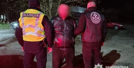 На Київщині затримали чоловіка за організацію незаконного виїзду за кордон для ухилянтів
