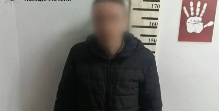 Столичні поліцейські затримали 44-річного киянина, який розбещував маленьку дівчинку
