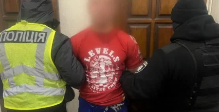 У Києві тренер з джиу-джитсу вчиняв сексуальні злочини щодо двох 11-річних дівчат