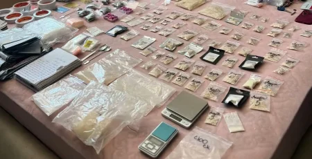 Поліція Києва ліквідувала міжрегіональний канал збуту наркотиків через месенджер (фото)