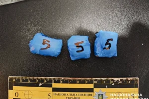 У Дружні на Бучанщині чоловіку повідомили про підозру у збуті психотропів через “закладки” (фото)