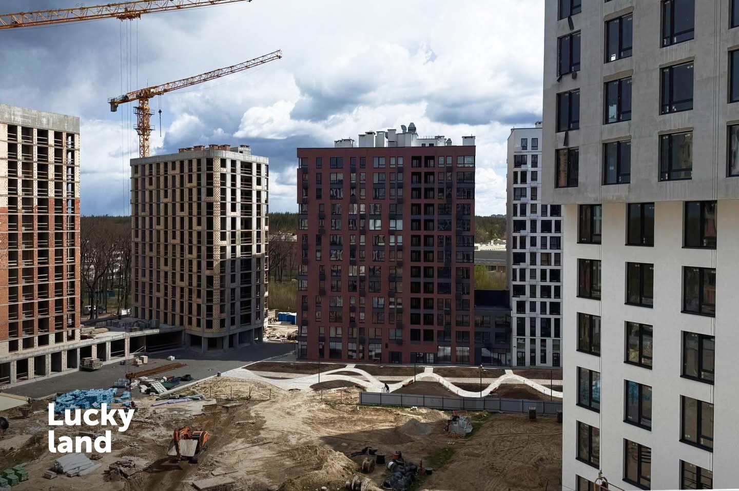 DIM показав квітневий прогрес на своїх будмайданчиках