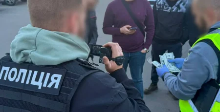 У Києві викрили схему «бронювання» через фіктивне оформлення капеланом (фото)
