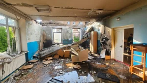 Через атаку дронів на Київщині пошкоджено дитсадок, будинки та техніку (фото)