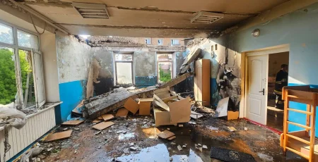 Через атаку дронів на Київщині пошкоджено дитсадок, будинки та техніку (фото)