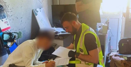 Киянина підозрюють у шахрайстві щодо доньки загиблого військового (фото)
