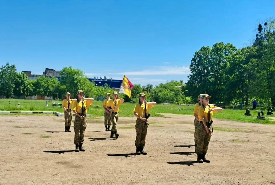 Школярі Обухівщини позмагалися у військово-патріотичній грі «Сокіл»