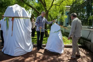 У Києві біля дзвіниці Михайлівського монастиря відкрили оновлену Бельгійську алею (фото)