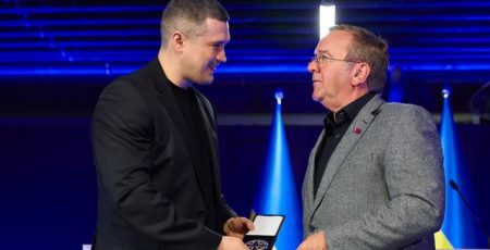 Федоров подарував Пісторіусу мед з мінних полів, сіль з Соледару та браслет "Азовсталь"