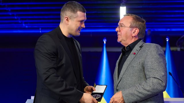 Федоров подарував Пісторіусу мед з мінних полів, сіль з Соледару та браслет "Азовсталь"