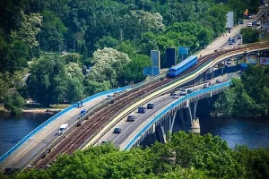 У Києві частково обмежать рух транспорту Набережним шосе (схема)