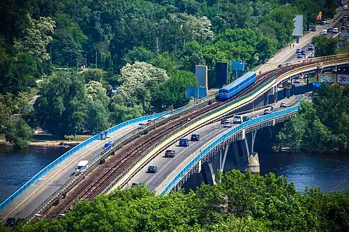 У Києві частково обмежать рух транспорту Набережним шосе (схема)