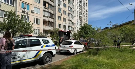 В Оболонському районі столиці чоловік випав із одинадцятого поверху багатоповерхівки
