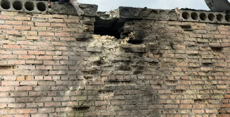 У Броварах вдень уламки ворожого БпЛА пошкодили два будинки і будівлю