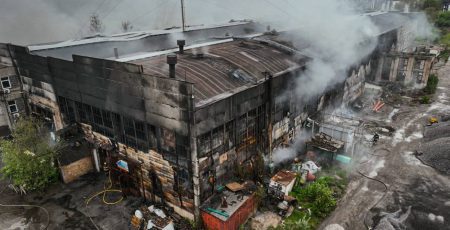 В Ірпені згорів меблевий цех: у соцмережах припускають навмисний підпал