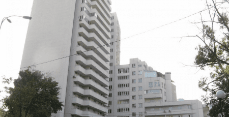 В Багатоповерхівці на Ямській за 19,6 млн гривень поставлять енергоощадливі двері та вікна
