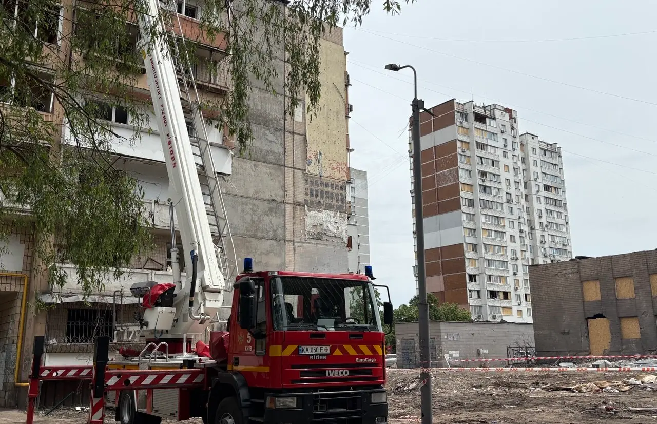 Мешканців щонайменше десяти квартир у зруйнованому росіянами будинку на Братства Тарасівців, 9 відселять