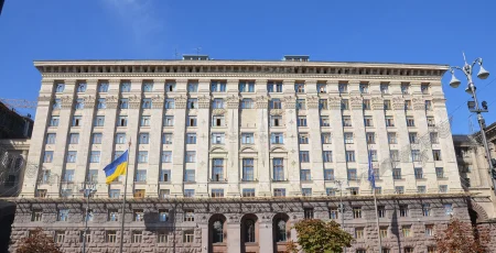 Депутатам Київради куплять дротові навушники