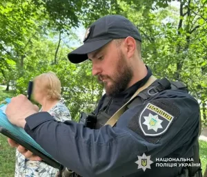 У Святошинському районі з вікна багатоповерхівки викинули собаку