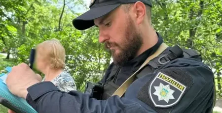 У Святошинському районі з вікна багатоповерхівки викинули собаку