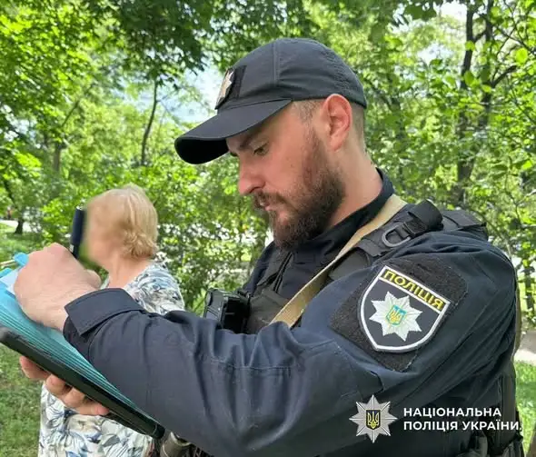 У Святошинському районі з вікна багатоповерхівки викинули собаку