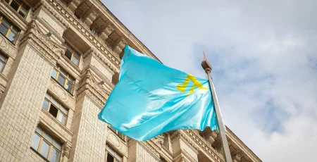 У столиці підняли кримськотатарський прапор на знак солідарності та підтримки